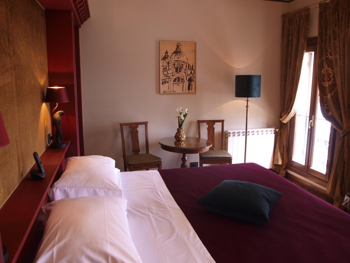 Hotel La Calcina เวนิส ภายนอก รูปภาพ