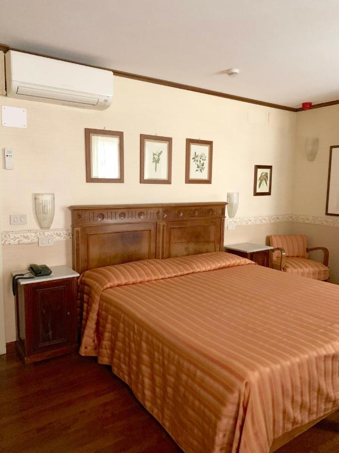 Hotel La Calcina เวนิส ภายนอก รูปภาพ